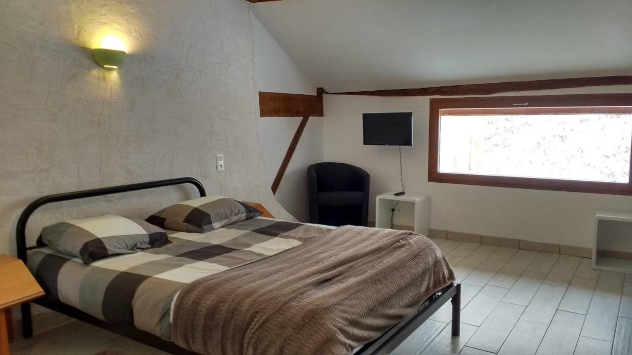 Hotel - Gite De Pressins Bagian luar foto